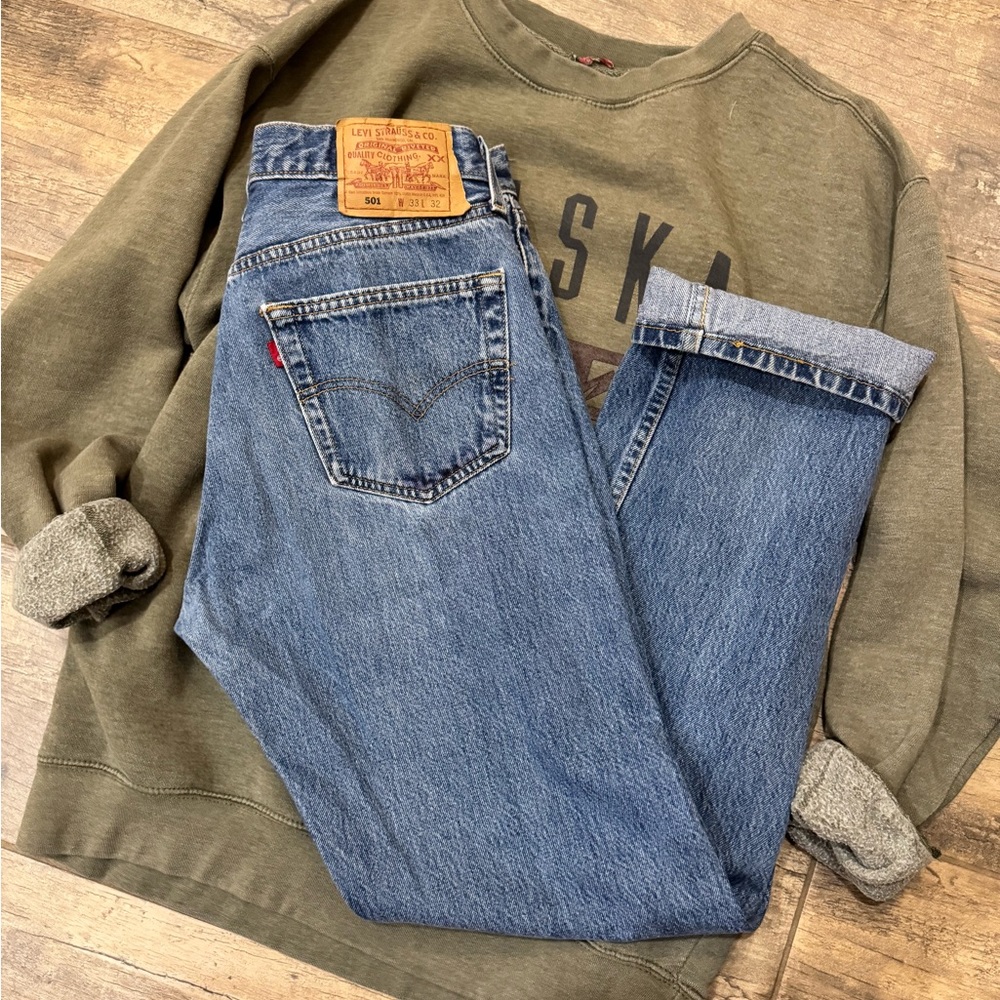 True Vintage 90s Levi’s 501 jeans! Unisex!!